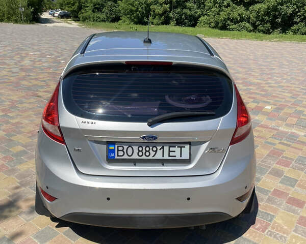 Сірий Форд Фієста, об'ємом двигуна 1.6 л та пробігом 201 тис. км за 6999 $, фото 2 на Automoto.ua