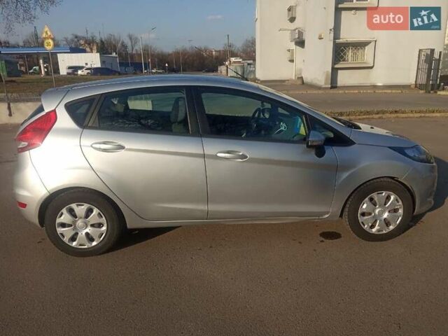 Сірий Форд Фієста, об'ємом двигуна 1.6 л та пробігом 187 тис. км за 5300 $, фото 2 на Automoto.ua