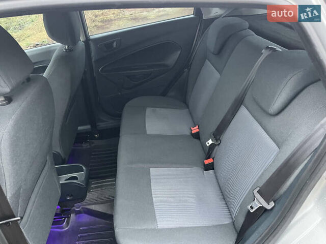 Серый Форд Фиеста, объемом двигателя 1.24 л и пробегом 128 тыс. км за 6500 $, фото 12 на Automoto.ua