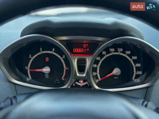 Сірий Форд Фієста, об'ємом двигуна 1.25 л та пробігом 98 тис. км за 5600 $, фото 29 на Automoto.ua