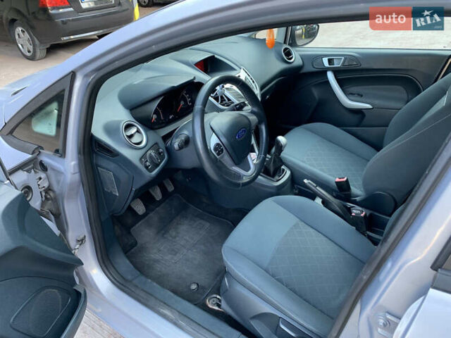 Серый Форд Фиеста, объемом двигателя 1.56 л и пробегом 160 тыс. км за 6800 $, фото 4 на Automoto.ua