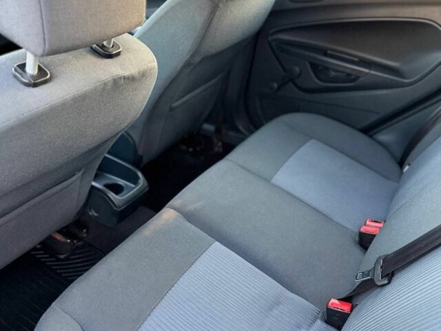 Серый Форд Фиеста, объемом двигателя 0 л и пробегом 135 тыс. км за 4950 $, фото 9 на Automoto.ua