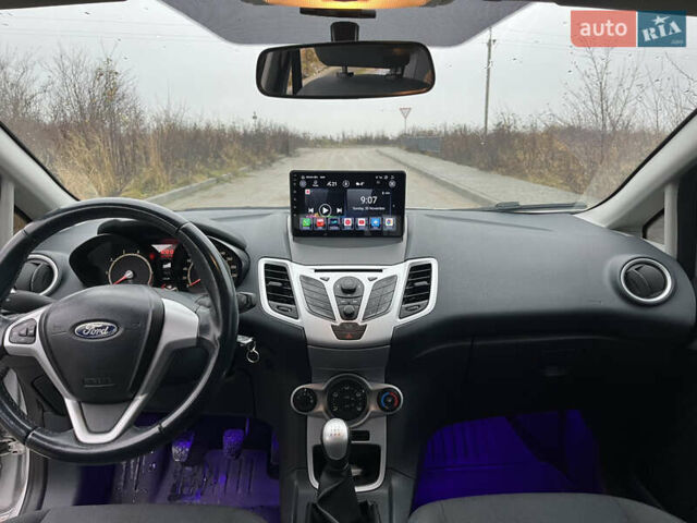 Серый Форд Фиеста, объемом двигателя 1.24 л и пробегом 128 тыс. км за 6500 $, фото 13 на Automoto.ua