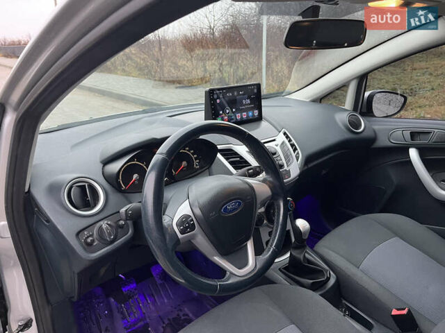 Серый Форд Фиеста, объемом двигателя 1.24 л и пробегом 128 тыс. км за 6500 $, фото 10 на Automoto.ua