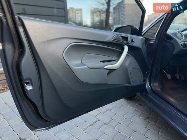 Сірий Форд Фієста, об'ємом двигуна 1.25 л та пробігом 98 тис. км за 5600 $, фото 24 на Automoto.ua