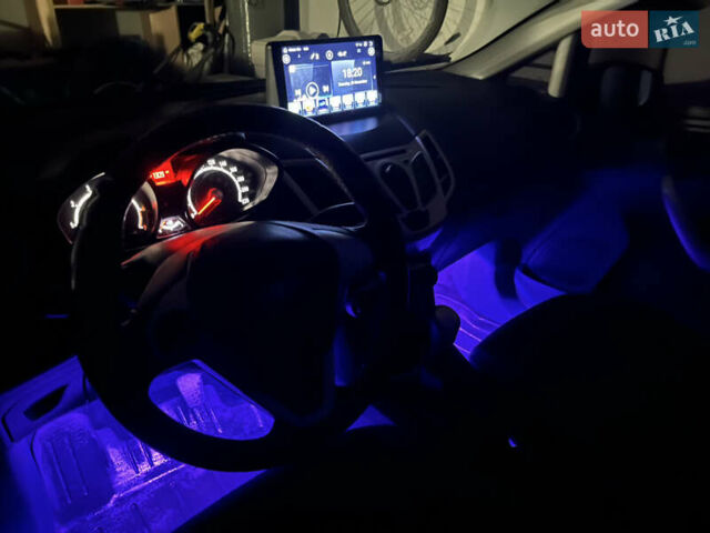 Серый Форд Фиеста, объемом двигателя 1.24 л и пробегом 128 тыс. км за 6500 $, фото 18 на Automoto.ua