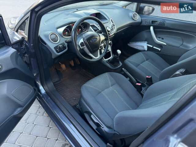 Сірий Форд Фієста, об'ємом двигуна 1.25 л та пробігом 98 тис. км за 5600 $, фото 21 на Automoto.ua