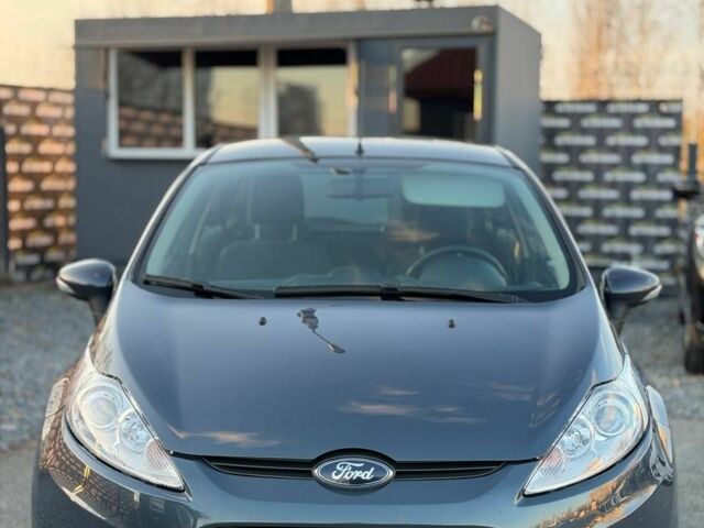 Серый Форд Фиеста, объемом двигателя 0 л и пробегом 135 тыс. км за 4950 $, фото 2 на Automoto.ua