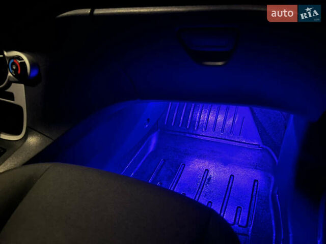 Серый Форд Фиеста, объемом двигателя 1.24 л и пробегом 128 тыс. км за 6500 $, фото 20 на Automoto.ua