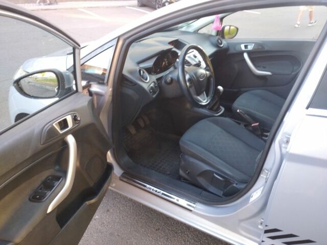 Сірий Форд Фієста, об'ємом двигуна 1.2 л та пробігом 110 тис. км за 5500 $, фото 5 на Automoto.ua