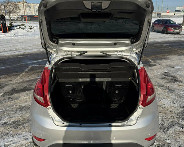 Сірий Форд Фієста, об'ємом двигуна 1.4 л та пробігом 136 тис. км за 7250 $, фото 17 на Automoto.ua