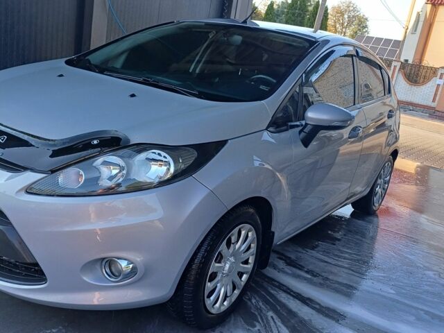 Серый Форд Фиеста, объемом двигателя 1.2 л и пробегом 255 тыс. км за 5300 $, фото 3 на Automoto.ua