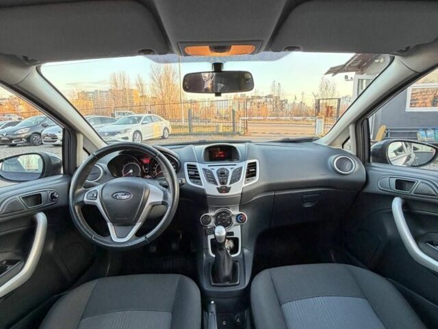 Серый Форд Фиеста, объемом двигателя 0 л и пробегом 135 тыс. км за 4950 $, фото 7 на Automoto.ua