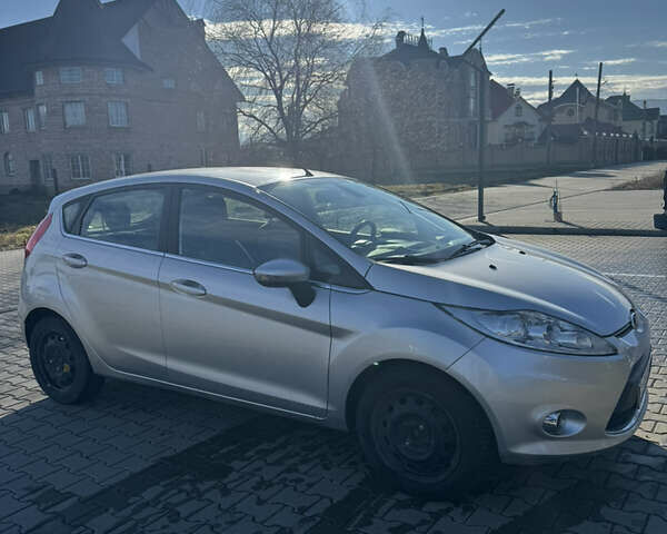 Серый Форд Фиеста, объемом двигателя 1.24 л и пробегом 184 тыс. км за 6483 $, фото 1 на Automoto.ua