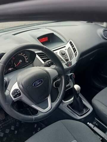 Серый Форд Фиеста, объемом двигателя 1.24 л и пробегом 110 тыс. км за 6300 $, фото 5 на Automoto.ua