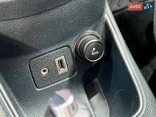 Форд Фиеста 2012 в Одессе на Automoto.ua Серый Форд Фиеста, объемом двигателя 1.4 л и пробегом 141 тыс. км за 5999 $, фото 16 на Automoto.ua