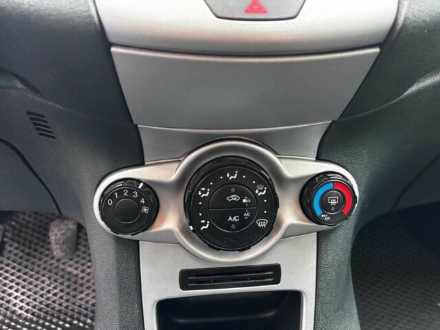 Сірий Форд Фієста, об'ємом двигуна 1.2 л та пробігом 239 тис. км за 5990 $, фото 21 на Automoto.ua