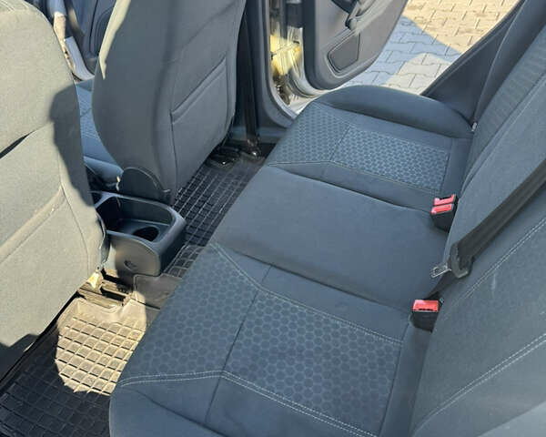 Серый Форд Фиеста, объемом двигателя 1.24 л и пробегом 184 тыс. км за 6483 $, фото 10 на Automoto.ua