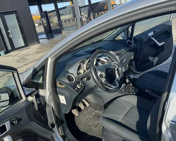 Серый Форд Фиеста, объемом двигателя 1.24 л и пробегом 184 тыс. км за 6483 $, фото 12 на Automoto.ua