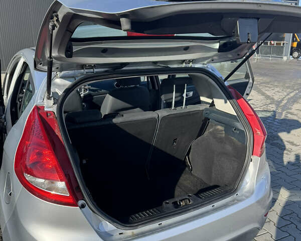 Серый Форд Фиеста, объемом двигателя 1.24 л и пробегом 184 тыс. км за 6483 $, фото 9 на Automoto.ua