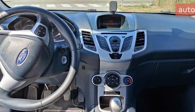 Сірий Форд Фієста, об'ємом двигуна 1.2 л та пробігом 210 тис. км за 5800 $, фото 7 на Automoto.ua