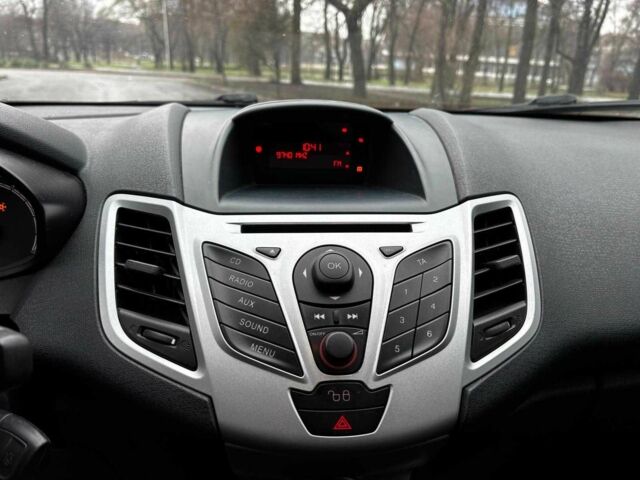 Сірий Форд Фієста, об'ємом двигуна 1.2 л та пробігом 239 тис. км за 5990 $, фото 20 на Automoto.ua