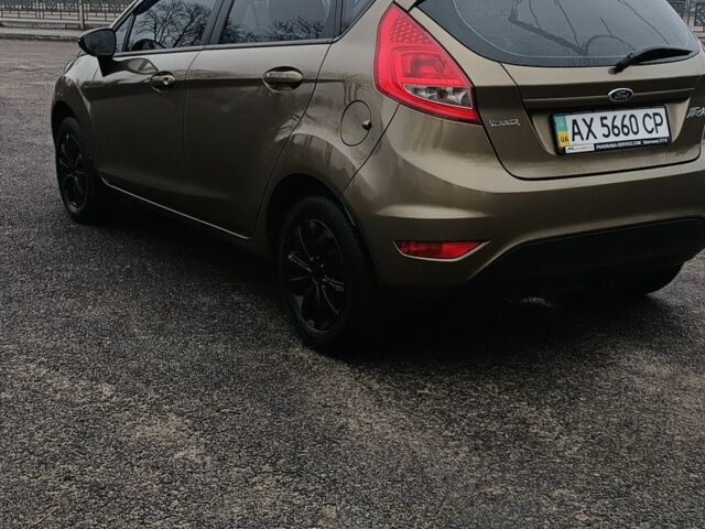 Серый Форд Фиеста, объемом двигателя 1.2 л и пробегом 110 тыс. км за 6300 $, фото 3 на Automoto.ua