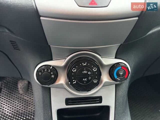 Сірий Форд Фієста, об'ємом двигуна 1.2 л та пробігом 239 тис. км за 5990 $, фото 21 на Automoto.ua