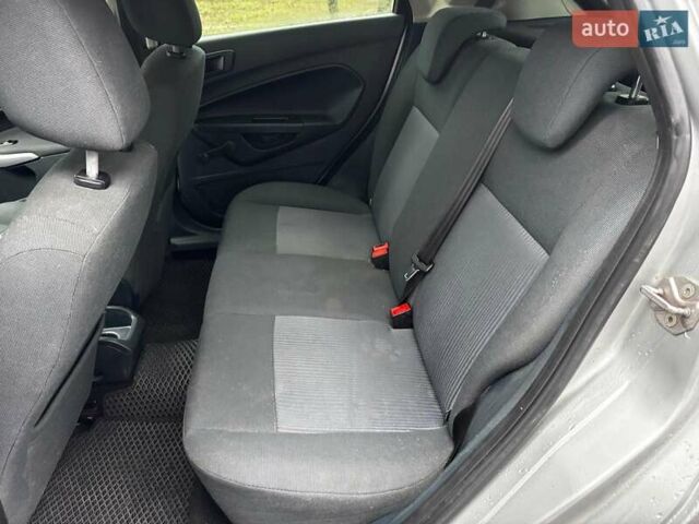 Сірий Форд Фієста, об'ємом двигуна 1.2 л та пробігом 239 тис. км за 5990 $, фото 13 на Automoto.ua
