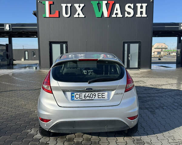 Серый Форд Фиеста, объемом двигателя 1.24 л и пробегом 184 тыс. км за 6483 $, фото 2 на Automoto.ua