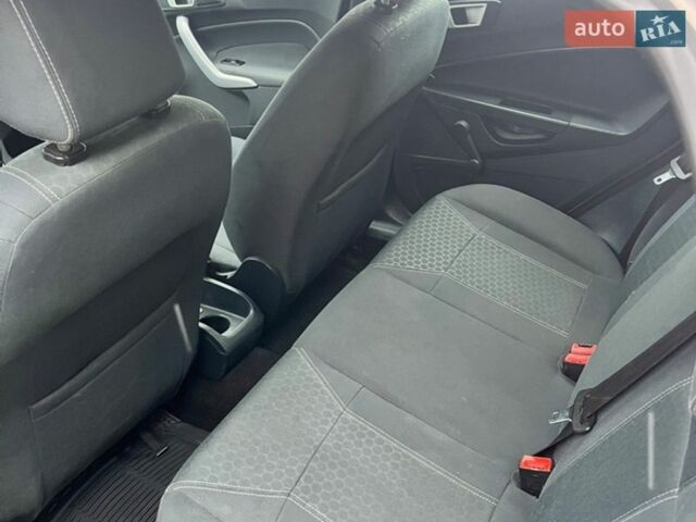Сірий Форд Фієста, об'ємом двигуна 1.39 л та пробігом 94 тис. км за 6495 $, фото 6 на Automoto.ua