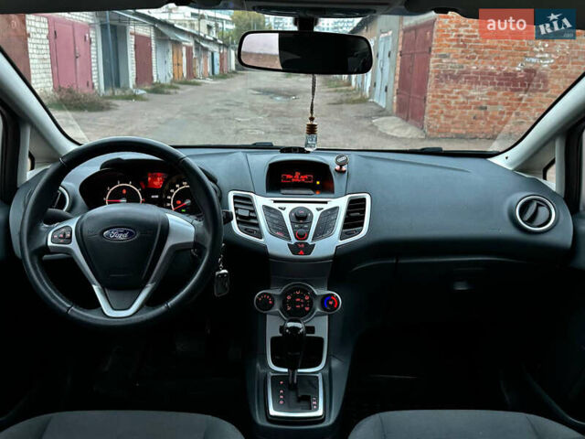 Форд Фиеста 2012 в Черкассах на Automoto.ua Серый Форд Фиеста, объемом двигателя 1.4 л и пробегом 76 тыс. км за 8200 $, фото 15 на Automoto.ua