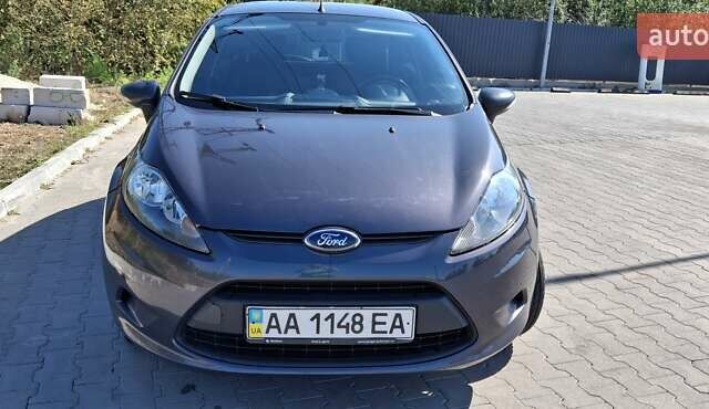 Сірий Форд Фієста, об'ємом двигуна 1.2 л та пробігом 210 тис. км за 5800 $, фото 1 на Automoto.ua