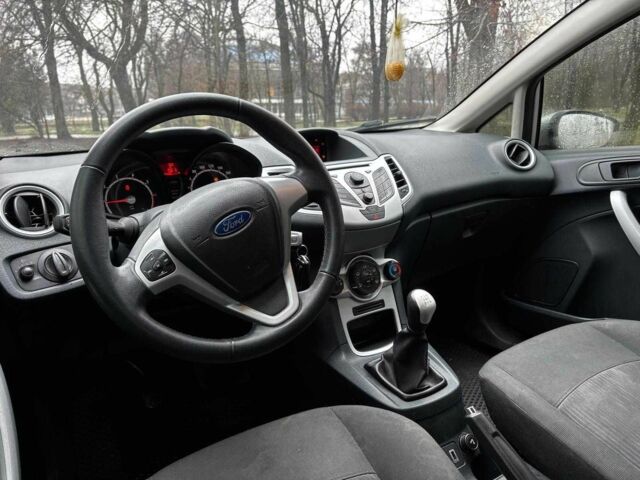 Сірий Форд Фієста, об'ємом двигуна 1.2 л та пробігом 239 тис. км за 5990 $, фото 15 на Automoto.ua