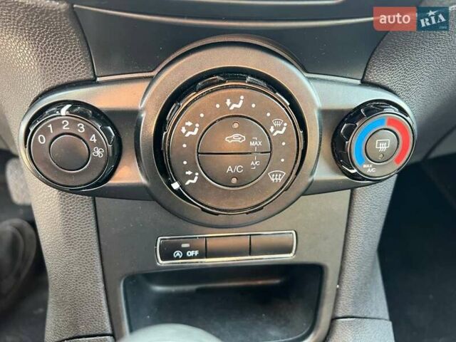 Форд Фиеста 2013 в Львове на Automoto.ua Серый Форд Фиеста, объемом двигателя 1.6 л и пробегом 291 тыс. км за 7800 $, фото 15 на Automoto.ua