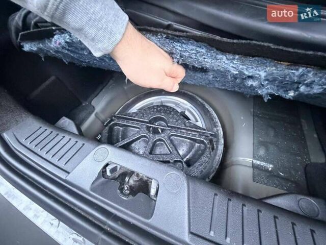 Сірий Форд Фієста, об'ємом двигуна 1.6 л та пробігом 95 тис. км за 8500 $, фото 17 на Automoto.ua