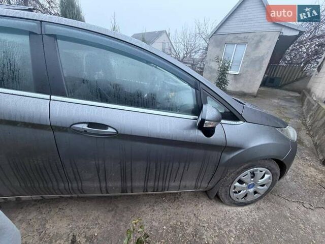 Сірий Форд Фієста, об'ємом двигуна 1.6 л та пробігом 95 тис. км за 8500 $, фото 8 на Automoto.ua