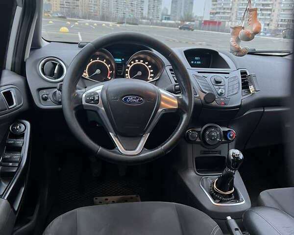 Серый Форд Фиеста, объемом двигателя 1 л и пробегом 228 тыс. км за 6200 $, фото 14 на Automoto.ua