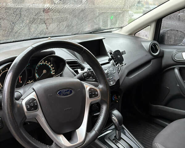 Серый Форд Фиеста, объемом двигателя 1.6 л и пробегом 160 тыс. км за 7100 $, фото 4 на Automoto.ua