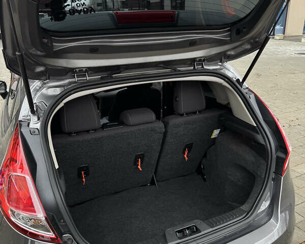 Сірий Форд Фієста, об'ємом двигуна 1.6 л та пробігом 91 тис. км за 8300 $, фото 28 на Automoto.ua