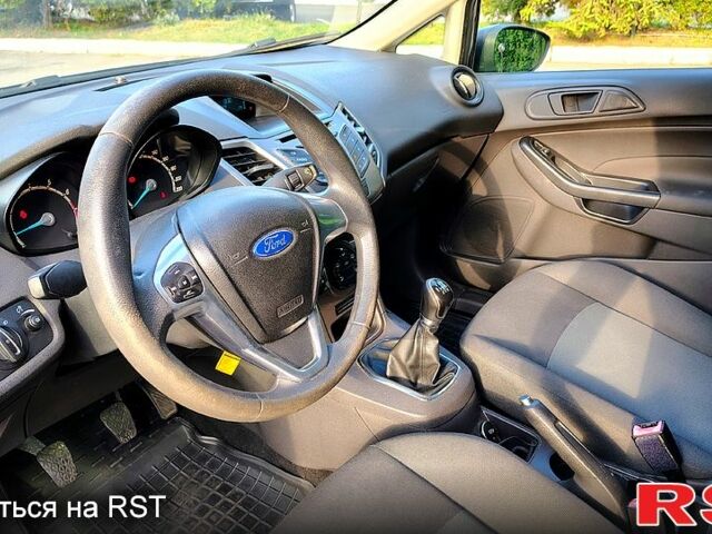 Серый Форд Фиеста, объемом двигателя 1.2 л и пробегом 152 тыс. км за 5000 $, фото 6 на Automoto.ua