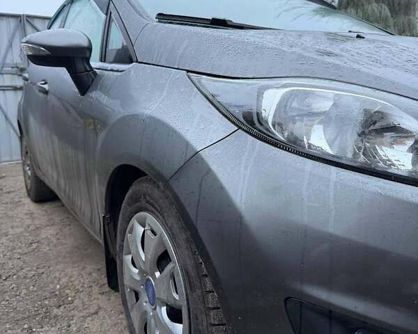 Сірий Форд Фієста, об'ємом двигуна 1.6 л та пробігом 95 тис. км за 8500 $, фото 3 на Automoto.ua