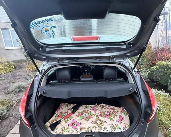 Сірий Форд Фієста, об'ємом двигуна 1.6 л та пробігом 95 тис. км за 8500 $, фото 15 на Automoto.ua