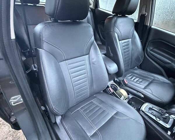 Сірий Форд Фієста, об'ємом двигуна 1.6 л та пробігом 95 тис. км за 8500 $, фото 26 на Automoto.ua