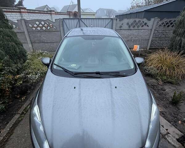 Сірий Форд Фієста, об'ємом двигуна 1.6 л та пробігом 95 тис. км за 8500 $, фото 5 на Automoto.ua