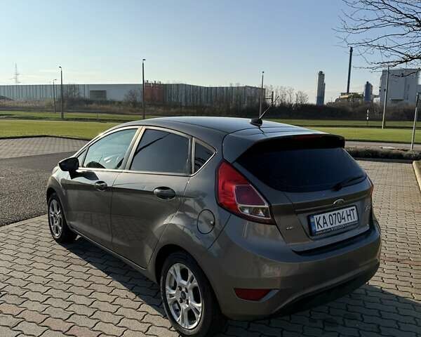 Сірий Форд Фієста, об'ємом двигуна 1.6 л та пробігом 227 тис. км за 7200 $, фото 4 на Automoto.ua