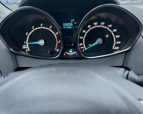 Серый Форд Фиеста, объемом двигателя 1 л и пробегом 228 тыс. км за 6200 $, фото 1 на Automoto.ua