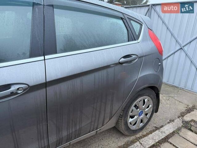 Сірий Форд Фієста, об'ємом двигуна 1.6 л та пробігом 95 тис. км за 8500 $, фото 6 на Automoto.ua