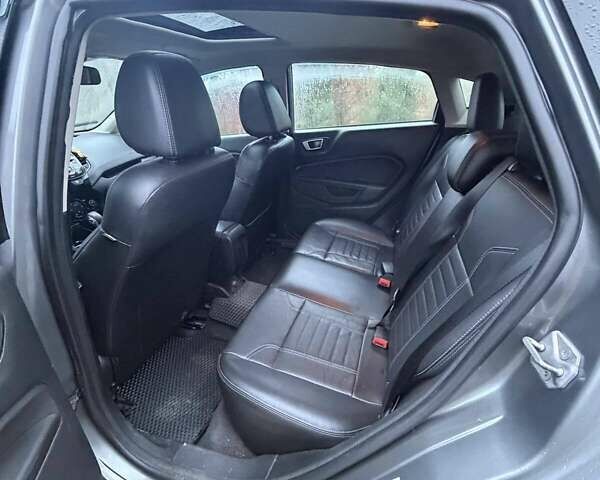 Сірий Форд Фієста, об'ємом двигуна 1.6 л та пробігом 95 тис. км за 8500 $, фото 24 на Automoto.ua