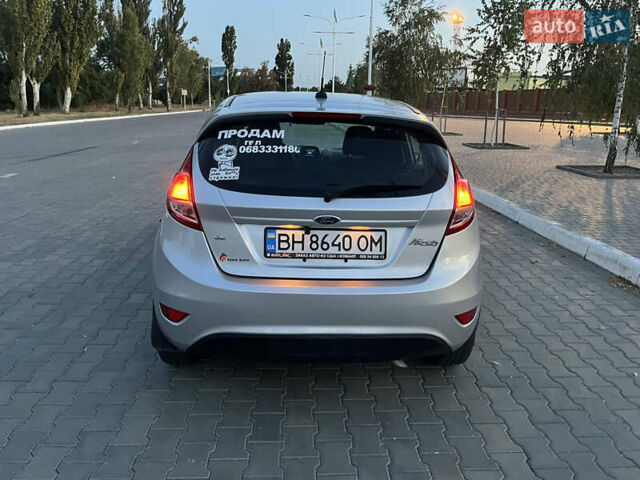 Сірий Форд Фієста, об'ємом двигуна 1.6 л та пробігом 138 тис. км за 8000 $, фото 32 на Automoto.ua